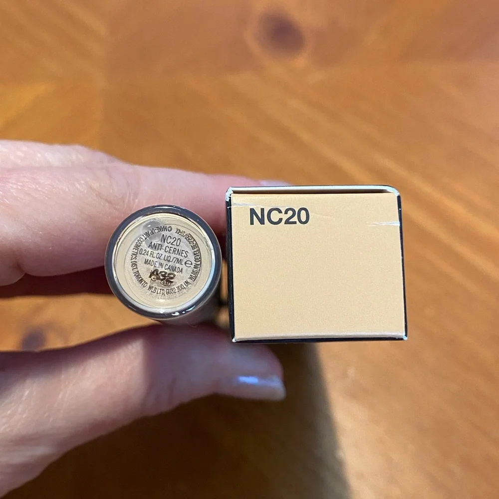 MAC Studio Fix 24-Hour Smooth Wear Concealer NC20